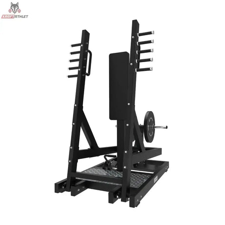 Titanium Strength Elite Series Stehende Brustpresse mit Hebelarm in Schrägansicht von vorn mit Rückenpolster