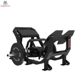 Titanium Strength Elite Series Ultimate Hip Thrust in Schrägansicht von vorn mit Rückenpolstern und Hantelscheibe