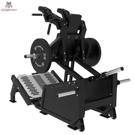 Titanium Strength Elite Series Ultimate V-Squat in Schwarz, Schrägansicht von hinten links mit Trittfläche