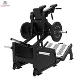 Titanium Strength Elite Series Ultimate V-Squat in Schwarz, Schrägansicht von hinten rechts mit Trittfläche und Scheiben