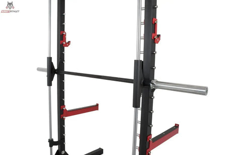 Titanium Strength Evolution Smith Machine mit Rack RM10: Detail der geführten Hantelstange an der Führungsschiene