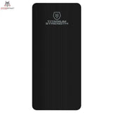Titanium Strength FML Fitnessmatte Large ausgerollt in der Draufsicht, schwarz mit Rillenstruktur und Logo