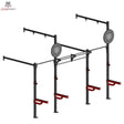 Titanium Strength Functional Wall RIG T2 in Schrägansicht mit Klimmzugstangen, Zielscheiben und roten J-Hooks