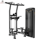 Titanium Strength Genesis Series Klimmzug-Dipsmaschine in Schrägansicht mit Klimmzuggriffen, Dipgriffen und Kniepolster in Schwarz