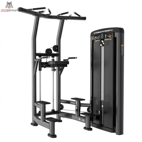 Titanium Strength Genesis Series Klimmzug-Dipsmaschine in Schrägansicht mit Klimmzuggriffen, Dipgriffen und Kniepolster in Schwarz