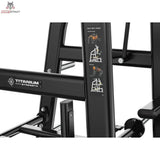 Titanium Strength Genesis Series Multi Belt Squat, Detail des Rahmens mit Logo und Übungsanleitung