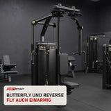 Titanium Strength Genesis Series Pec Fly & Rear Delt in einem fertig eingerichteten Studio mit dunklen Wänden und Gummiboden
