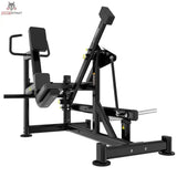Titanium Strength Genesis Series Pendulum Glute Kickback in Schwarz, Schrägansicht mit Beinpolster und Hantelaufnahmen