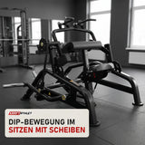 Titanium Strength Genesis Series Trizepsstreckung in einem fertig eingerichteten Studio mit dunklen Wänden und Gummiboden