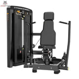 Titanium Strength Genesis Series Unilaterale Vertikale Brustpresse in Schwarz, Frontansicht mit Sitz und Pressgriffen