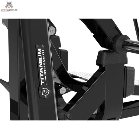 Titanium Strength Genesis Series V Beinpresse: Detail des Rahmens mit Logo und Drehpunkt