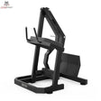 Titanium Strength Gesäßkickmaschine Elite Series in Schrägansicht von vorn mit Brustpolster und Griffen