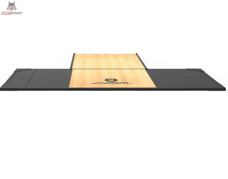 Titanium Strength Gewichtheberplattform TP60 in flacher Seitenansicht mit Holzfläche zwischen den Gummimatten