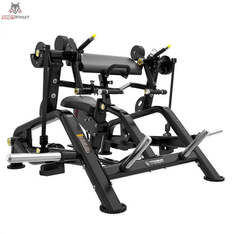 Titanium Strength Genesis Series IsoLateral Bizepscurl mit Hebel in Schrägansicht mit Armpolster und Sitz