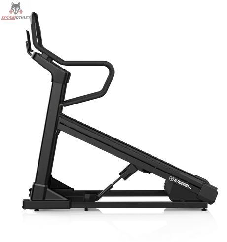 Titanium Strength IT25 Laufband mit Steigung – Seitenansicht mit steil gestelltem Laufdeck