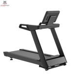 Titanium Strength LC10 DC Laufband – Schrägansicht von hinten vor schwarzem Hintergrund