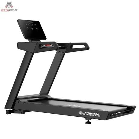 Titanium Strength LC10 DC Laufband – Schrägansicht von vorn mit Konsole und Handläufen