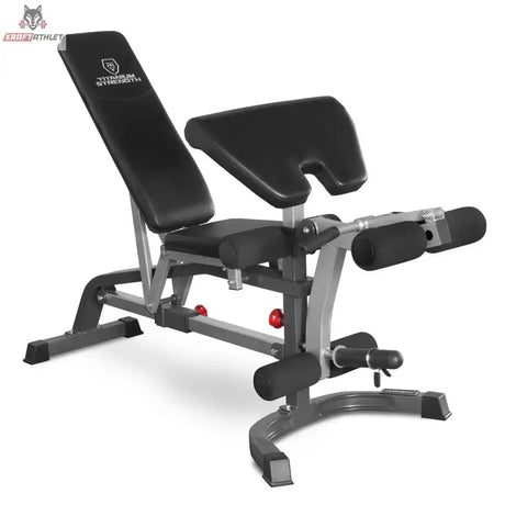 Titanium Strength LE23 FID-Hantelbank mit Scott-Curl-Pult und Beinmodul in der Schrägansicht von links