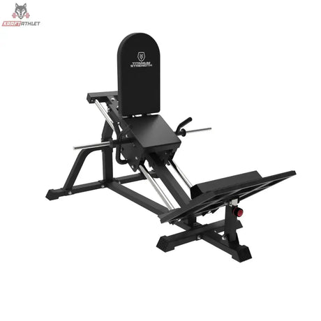Titanium Strength LPC Stehende Beinpresse und Wadenheben 2 in 1 in Schrägansicht von vorn mit Rückenpolster und Fußplatte