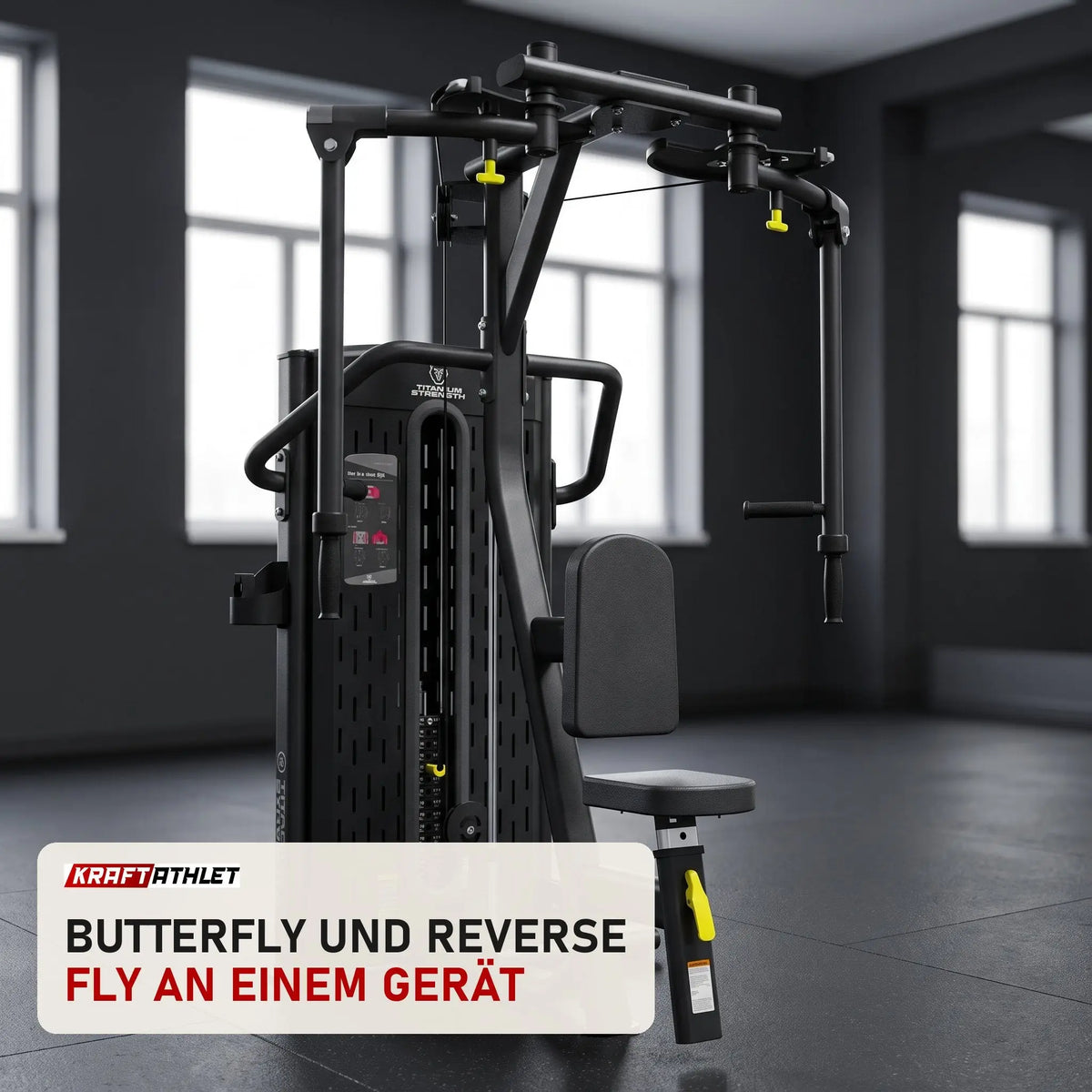 Titanium Strength M7 Selectorized Dualtrainer Fly und Delts in einem fertig eingerichteten Studio mit dunklen Wänden und Gummiboden
