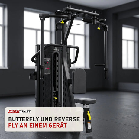 Titanium Strength M7 Selectorized Dualtrainer Fly und Delts in einem fertig eingerichteten Studio mit dunklen Wänden und Gummiboden
