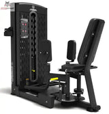 Titanium Strength M9 Selectorized Dualtrainer Abduktor/Adduktor, Schrägansicht mit Sitz und Beinpolstern
