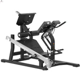 Titanium Strength MaxGlute Pro Duale Lendenwirbel-Hyperextension – Schrägansicht von hinten mit Polstern und Scheibenaufnahme