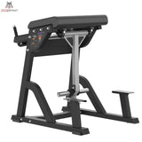 Titanium Strength MaxGlute Pro Inverse Hyperextension Maschine in Frontschrägansicht mit Pendelarm und Scheibenhalter