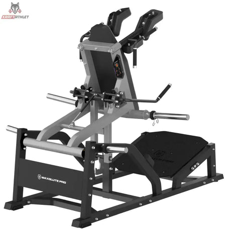 Titanium Strength MaxGlute Pro V Squat Maschine, Schrägansicht von hinten mit Fußplatte und Rahmen