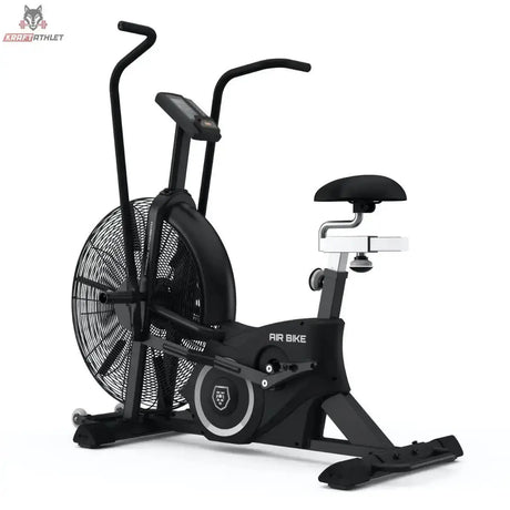 Titanium Strength Pack 3 Air Bikes, ein Air Bike in Schrägansicht von vorn mit Sattel und Luftrad