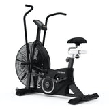 Titanium Strength Pack Air Bike + Luft-Rudergerät: Air Bike in Schrägansicht von hinten mit Luftrad