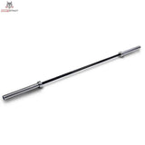 Titanium Strength Power 2,20 m Olympische Hantelstange Schwarzes Zink, Gesamtansicht schräg auf Weiß