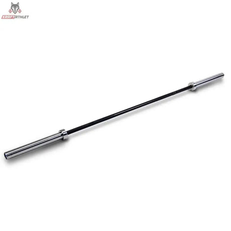 Titanium Strength Power 2,20 m Olympische Hantelstange Schwarzes Zink, Gesamtansicht schräg auf Weiß