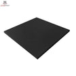 Titanium Strength Premium Bodenschutzmatte 100 × 100 cm als einzelne schwarze Platte in der Schrägansicht auf weißem Hintergrund