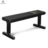 Titanium Strength Premium Flachbank 272BP, Schrägansicht mit schwarzem Polster und Standfüßen
