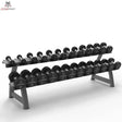 Titanium Strength Pro-PU-Kurzhantelset 2,5–30 kg mit Rack, Schrägansicht mit zwei Ablagen voller schwarzer Kurzhanteln