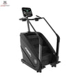Titanium Strength ProClimber Stair Climber in Schwarz, Schrägansicht von links mit Display und seitlichen Handläufen