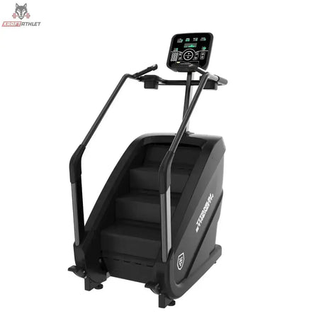 Titanium Strength ProClimber Stair Climber in Schwarz, Schrägansicht von rechts mit Konsole und Seitenverkleidung