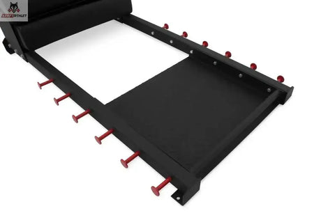 Titanium Strength Professional Hip Thrust 131HT: Detail der Standplatte mit roten Aufnahmen für Hantelscheiben