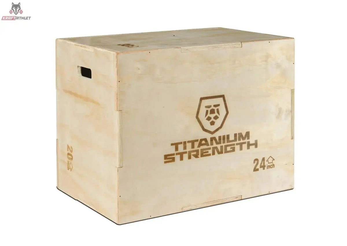 Titanium Strength PWX Plyometrische Box aus Holz in Schrägansicht mit eingebranntem Logo auf hellem Holz