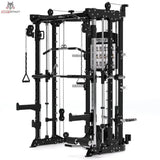 Titanium Strength R100 All-in-One Trainer – Schrägansicht von rechts mit Griffen und Übungstafel