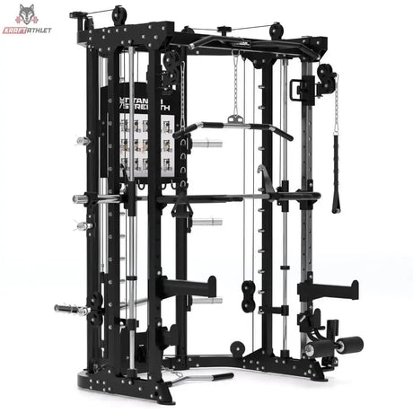 Titanium Strength R100 All-in-One Trainer – Schrägansicht mit Multipresse, Seilzügen und Übungstafel