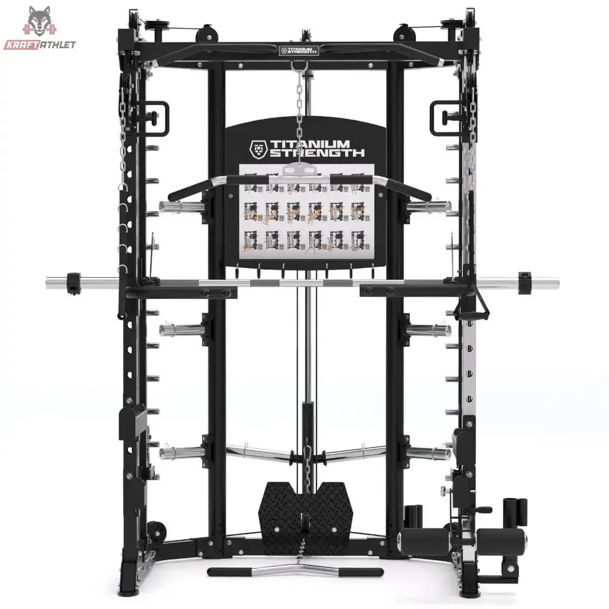 Titanium Strength R100 All-in-One Trainer – Frontansicht mit Multipresse, Logo-Blende und Übungstafel