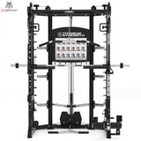 Titanium Strength R100 All-in-One Trainer – Frontansicht mit Multipresse, Logo-Blende und Übungstafel