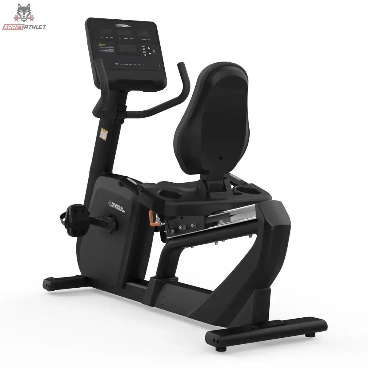 Titanium Strength RB1100 Liegeergometer Pro Series, Schrägansicht von links mit Rückenlehne und Konsole