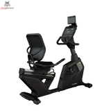 Titanium Strength RB2000 Liegeergometer Pro Series: Schrägansicht von links mit Sitz, Griffen und Touchscreen