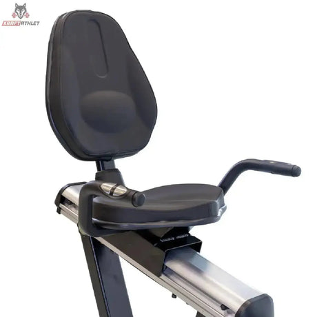 Titanium Strength RB900 LCD Liegeergometer Performance Series in Detailansicht von Sitz, Rückenlehne und Seitengriffen
