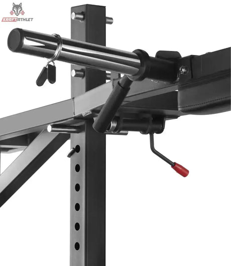 Titanium Strength SC250 Kniebeugenmaschine 3 in 1, Detail der Höhenverstellung mit Kurbel und Lochraster am Rahmen