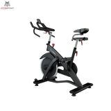 Titanium Strength SP2 Indoor Bike Pro Series – Schrägansicht von hinten mit Schwungradabdeckung