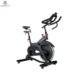 Titanium Strength SP2 Indoor Bike Pro Series – Seitenansicht von rechts mit Schwungrad und roten Verstellhebeln